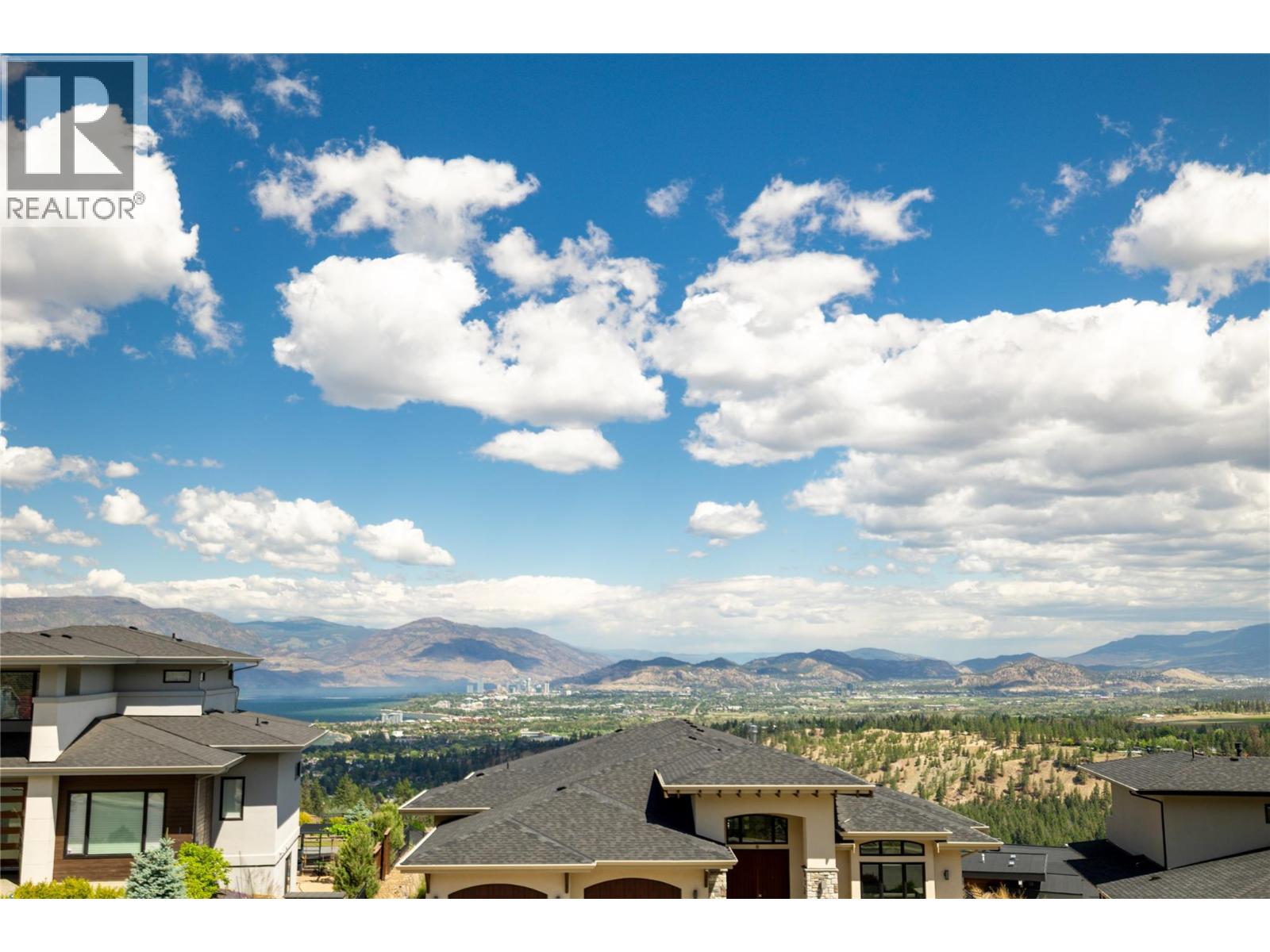  1004 Emslie Street, Kelowna