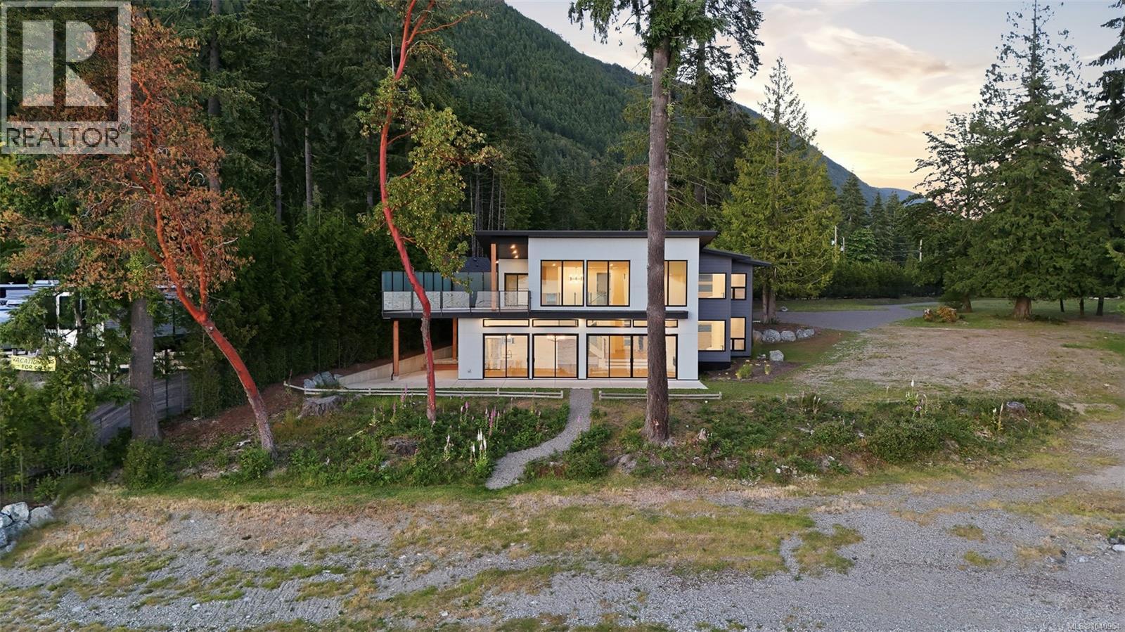 8394 Sa-Seen-Os Rd, Youbou