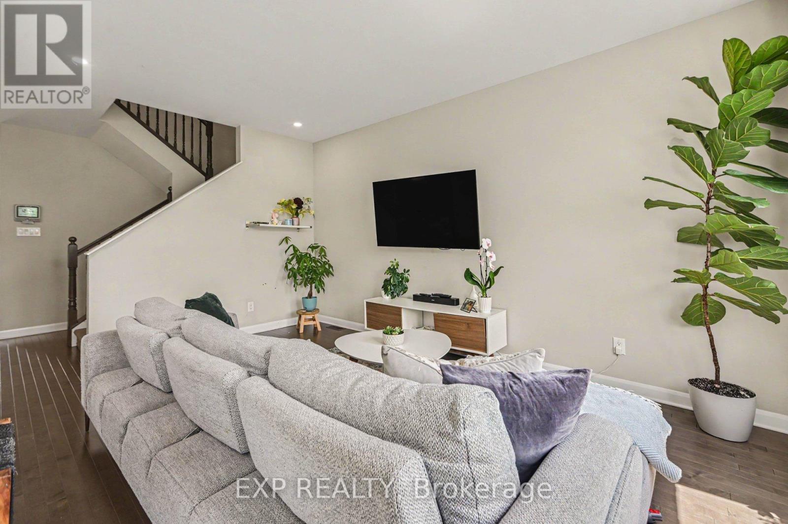 3 Bed, 3 Bath House for Rent in Ottawa – 92 GARDENPOST TERRACE, Ottawa – MLS# X13469884 - Image 7