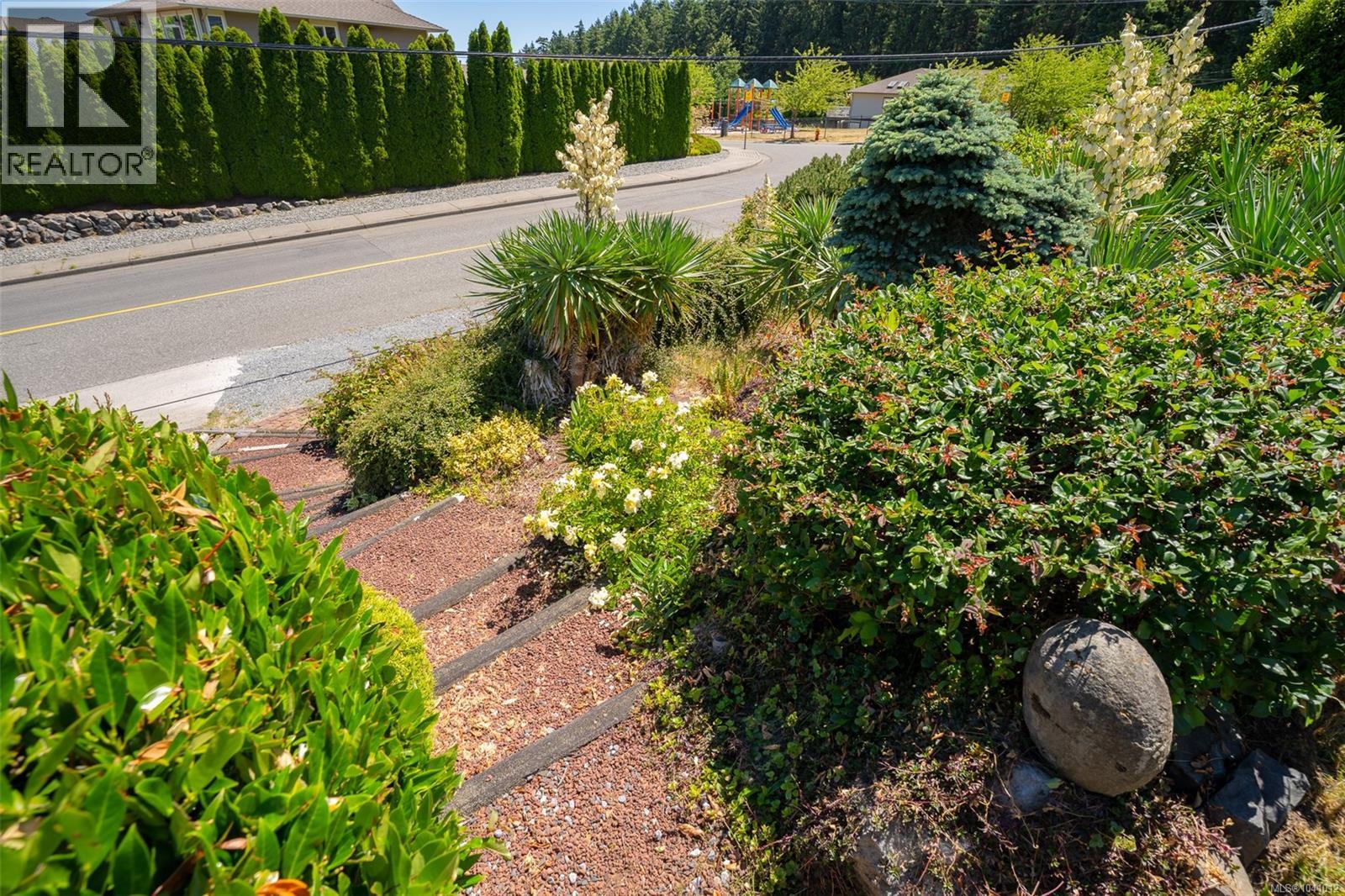 375 Cariboo Dr - 8