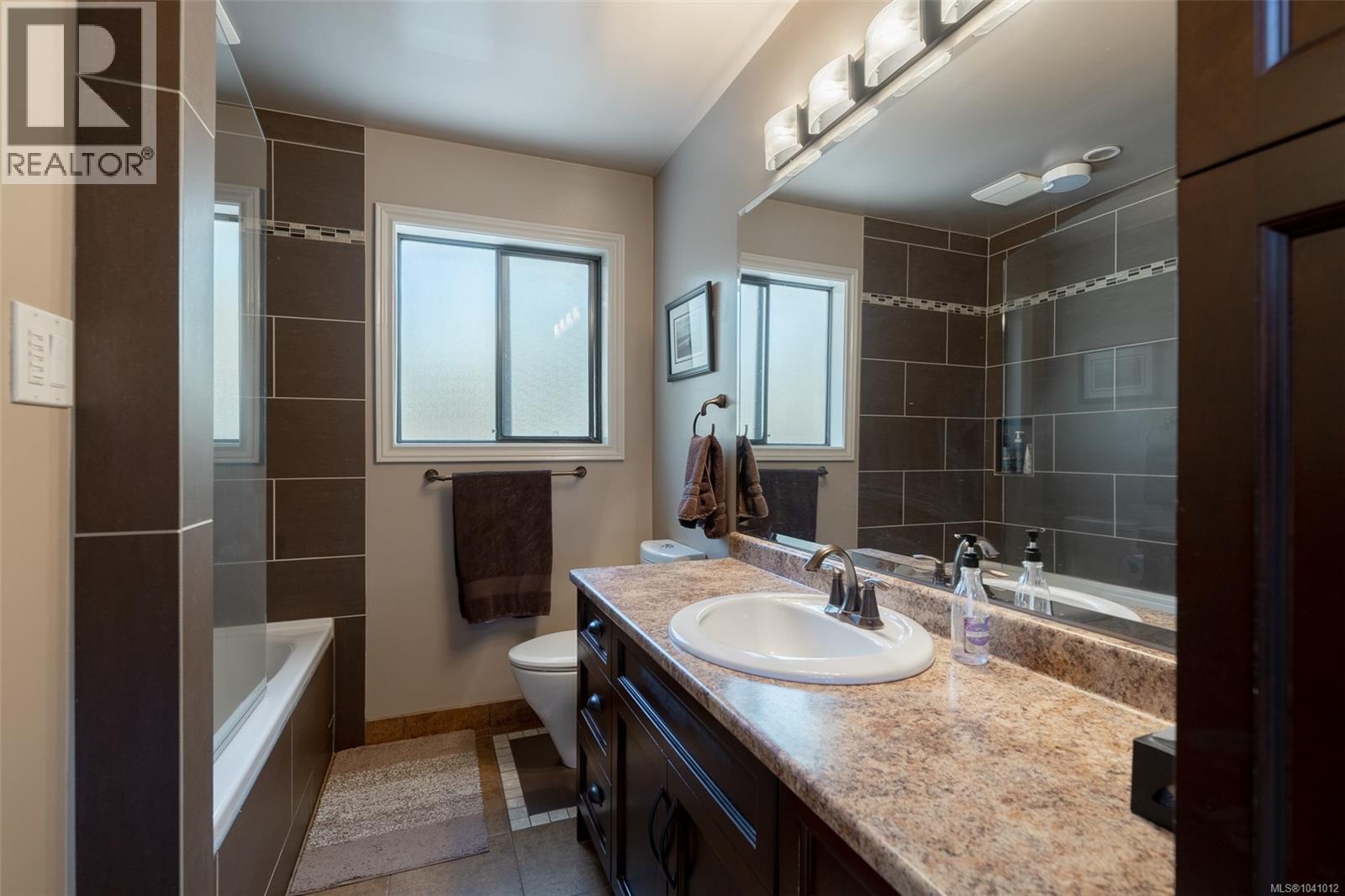 375 Cariboo Dr - 23