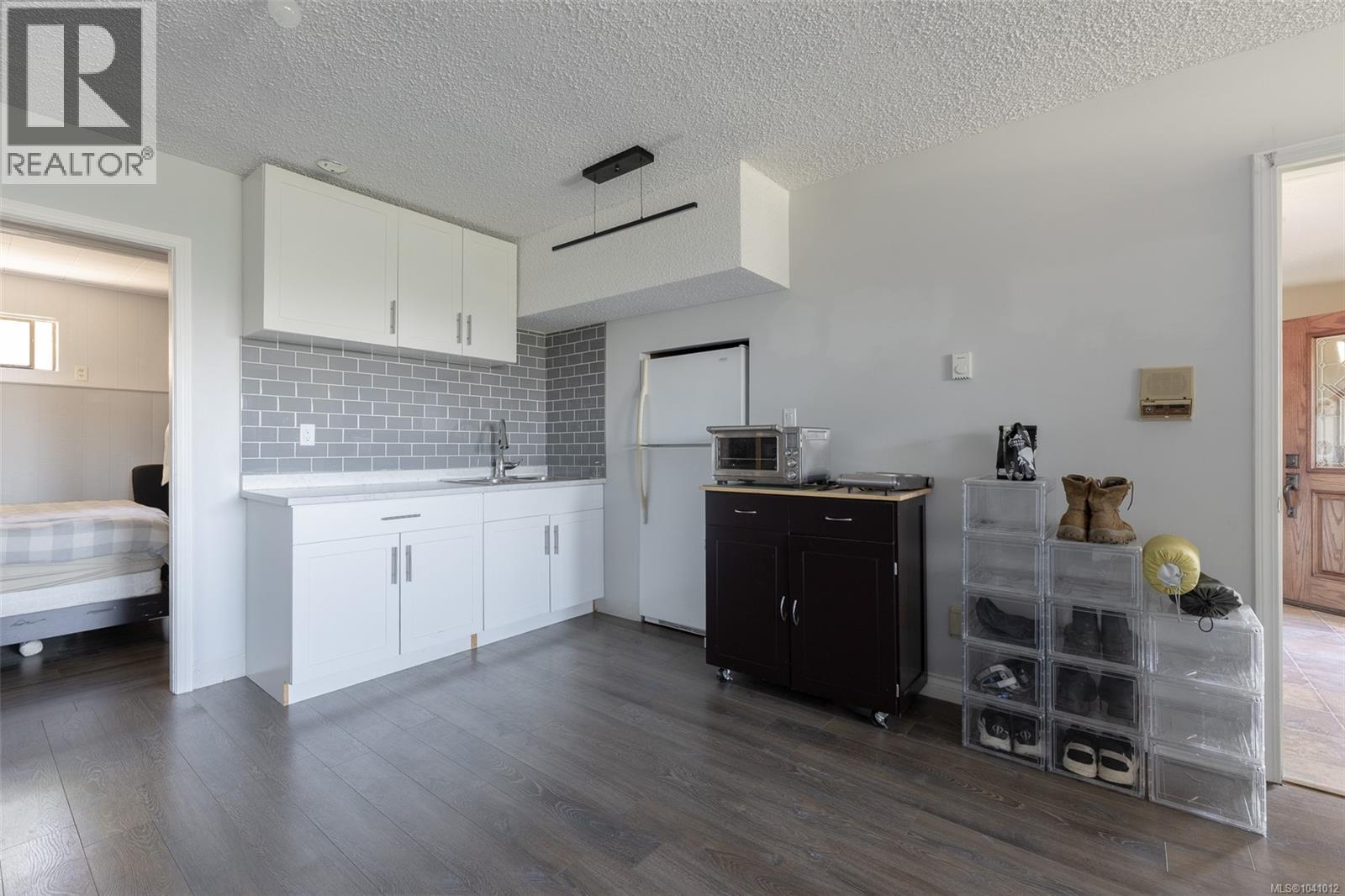 375 Cariboo Dr - 18
