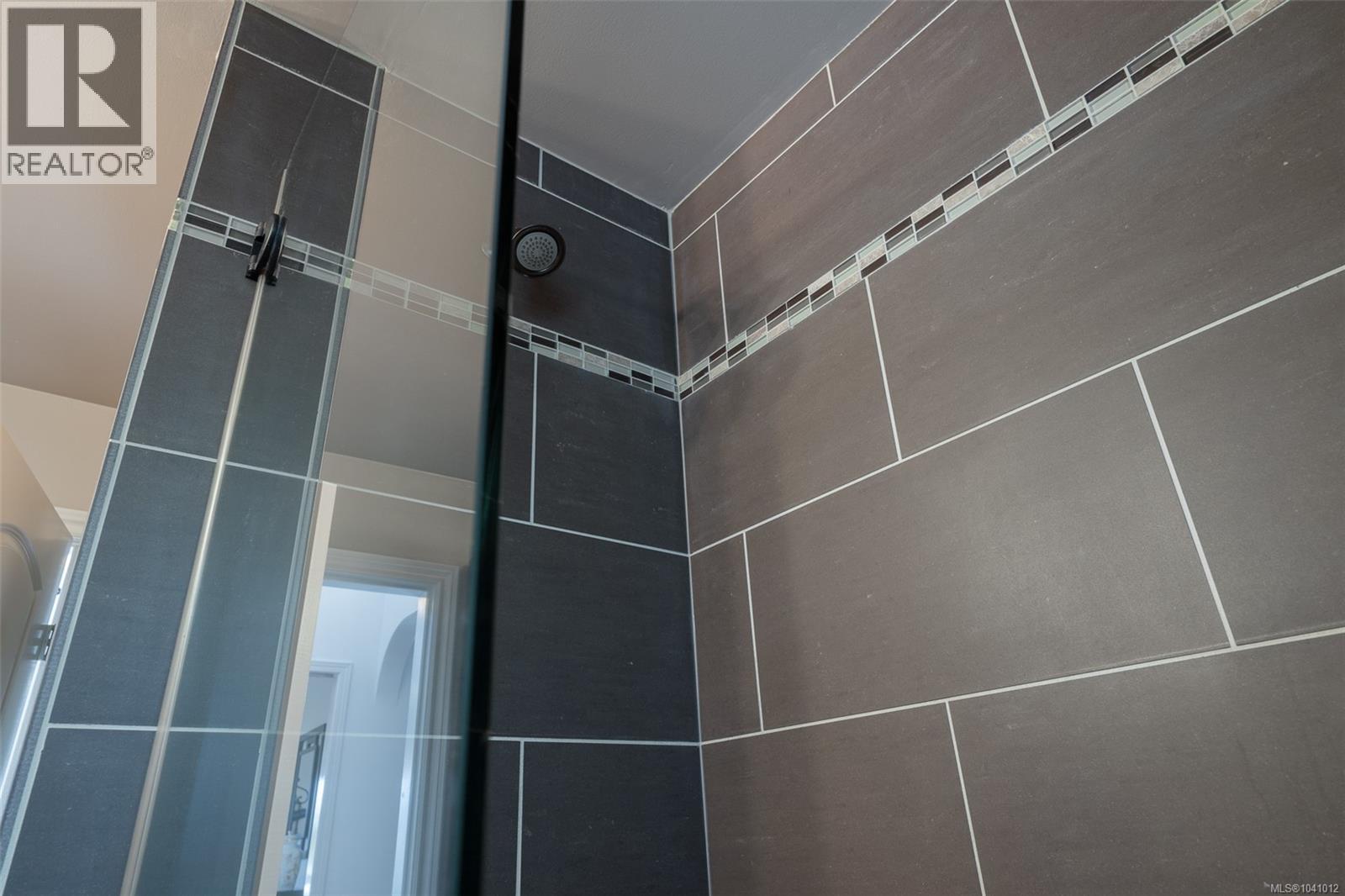 375 Cariboo Dr - 24
