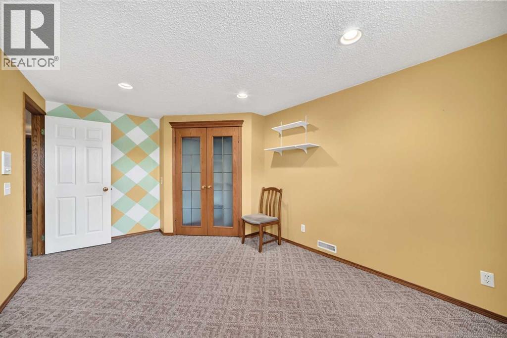 Alternative view of the bedroom
