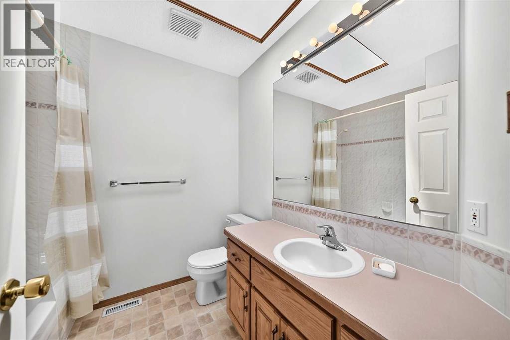 The main four-piece bathroom