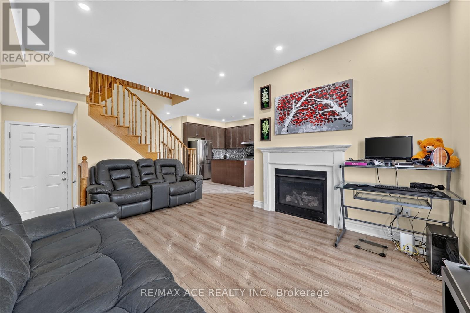 28 HURST DRIVE - 17