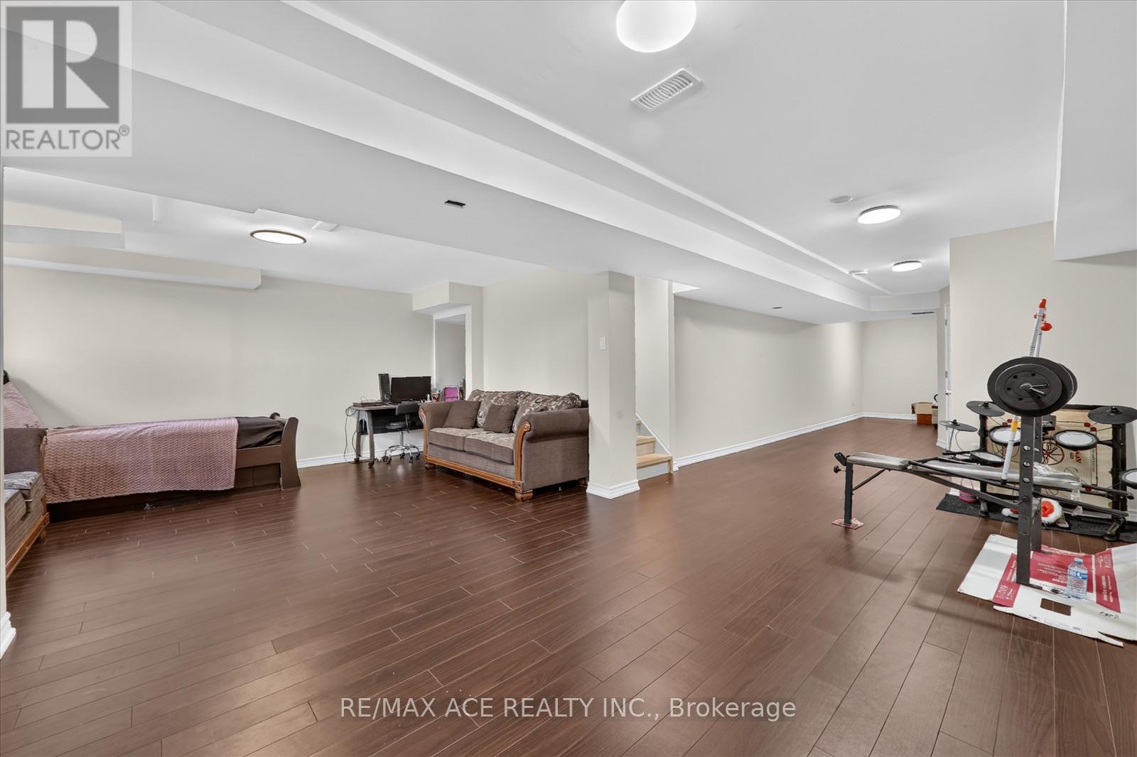 28 HURST DRIVE - 34