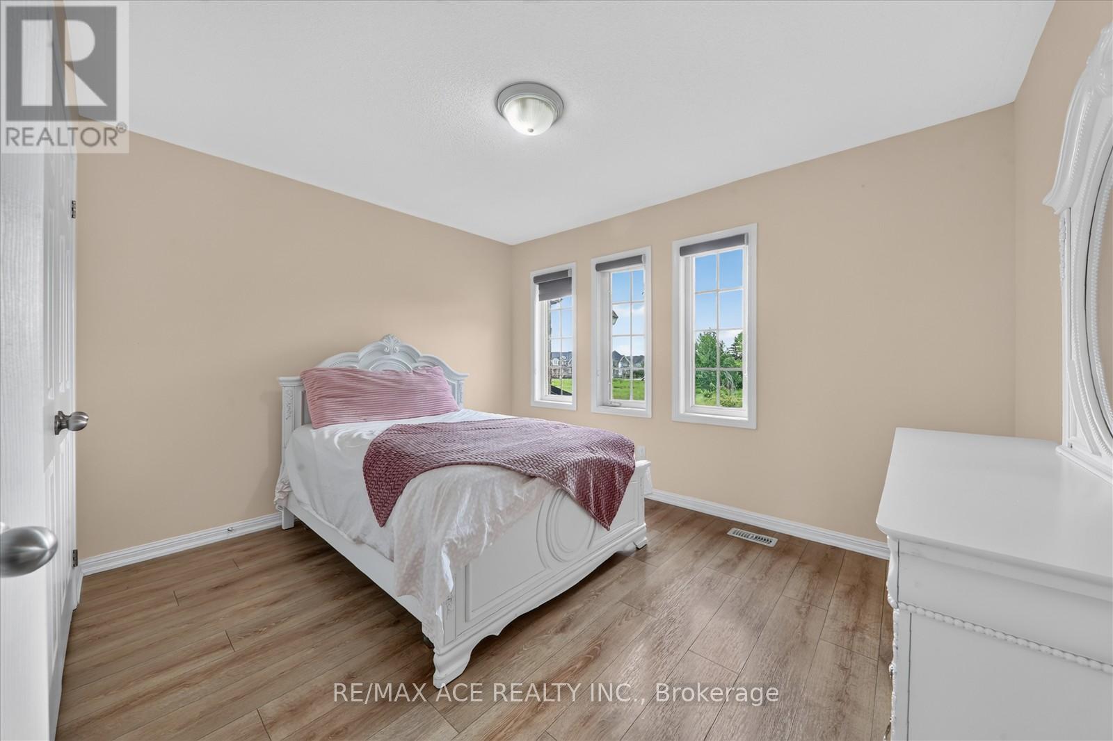 28 HURST DRIVE - 25