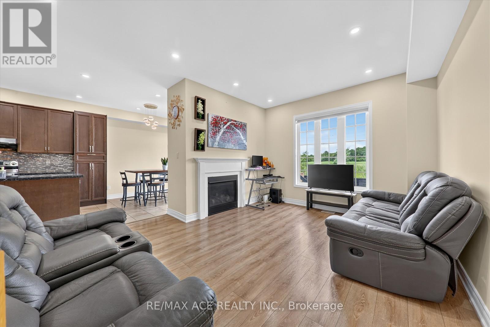 28 HURST DRIVE - 16
