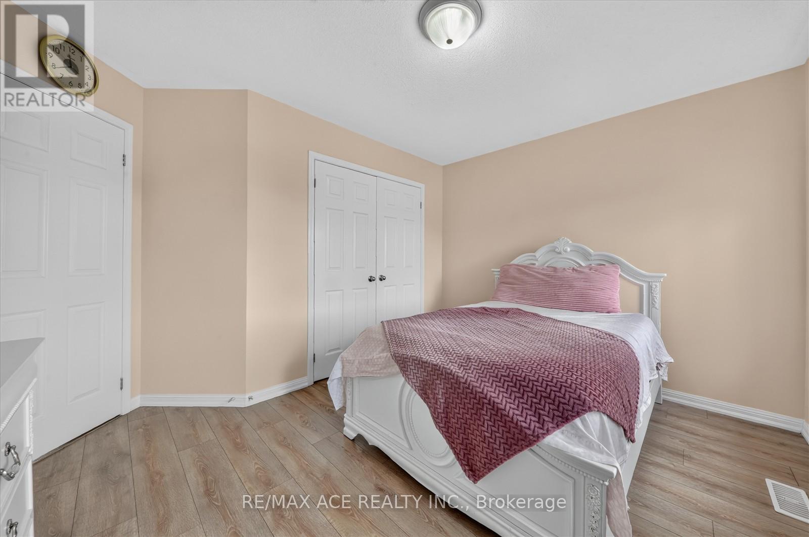 28 HURST DRIVE - 26