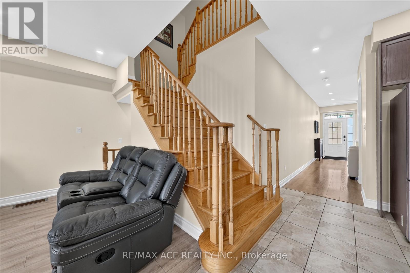 28 HURST DRIVE - 18