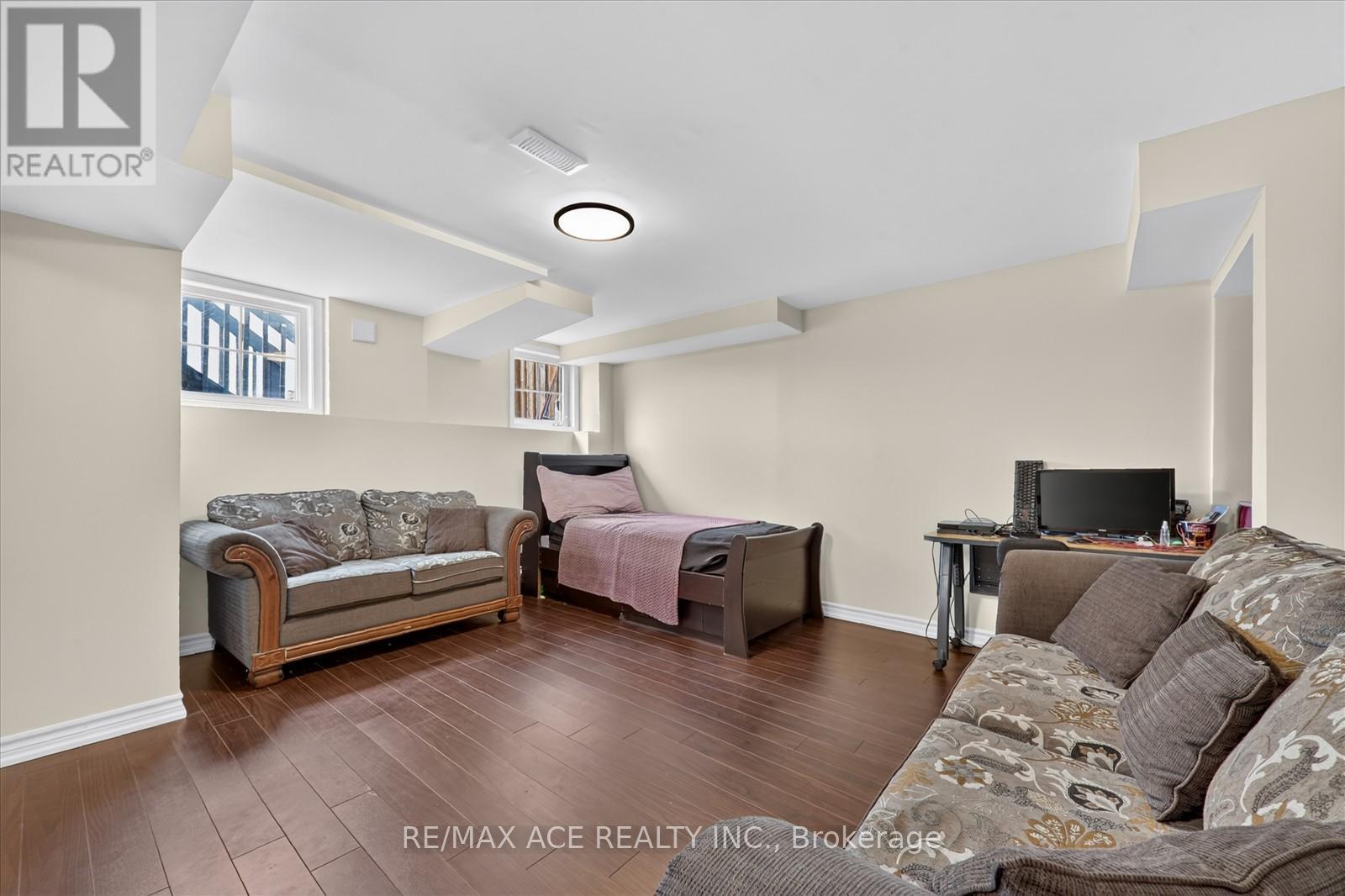 28 HURST DRIVE - 35