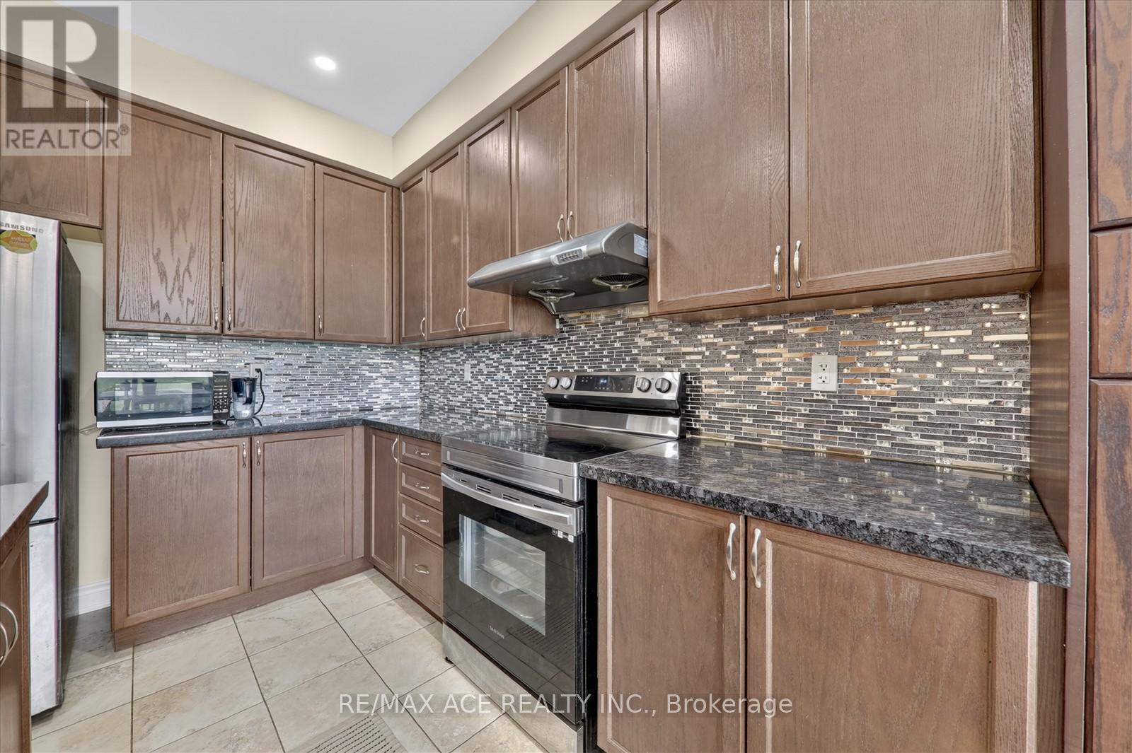 28 HURST DRIVE - 11