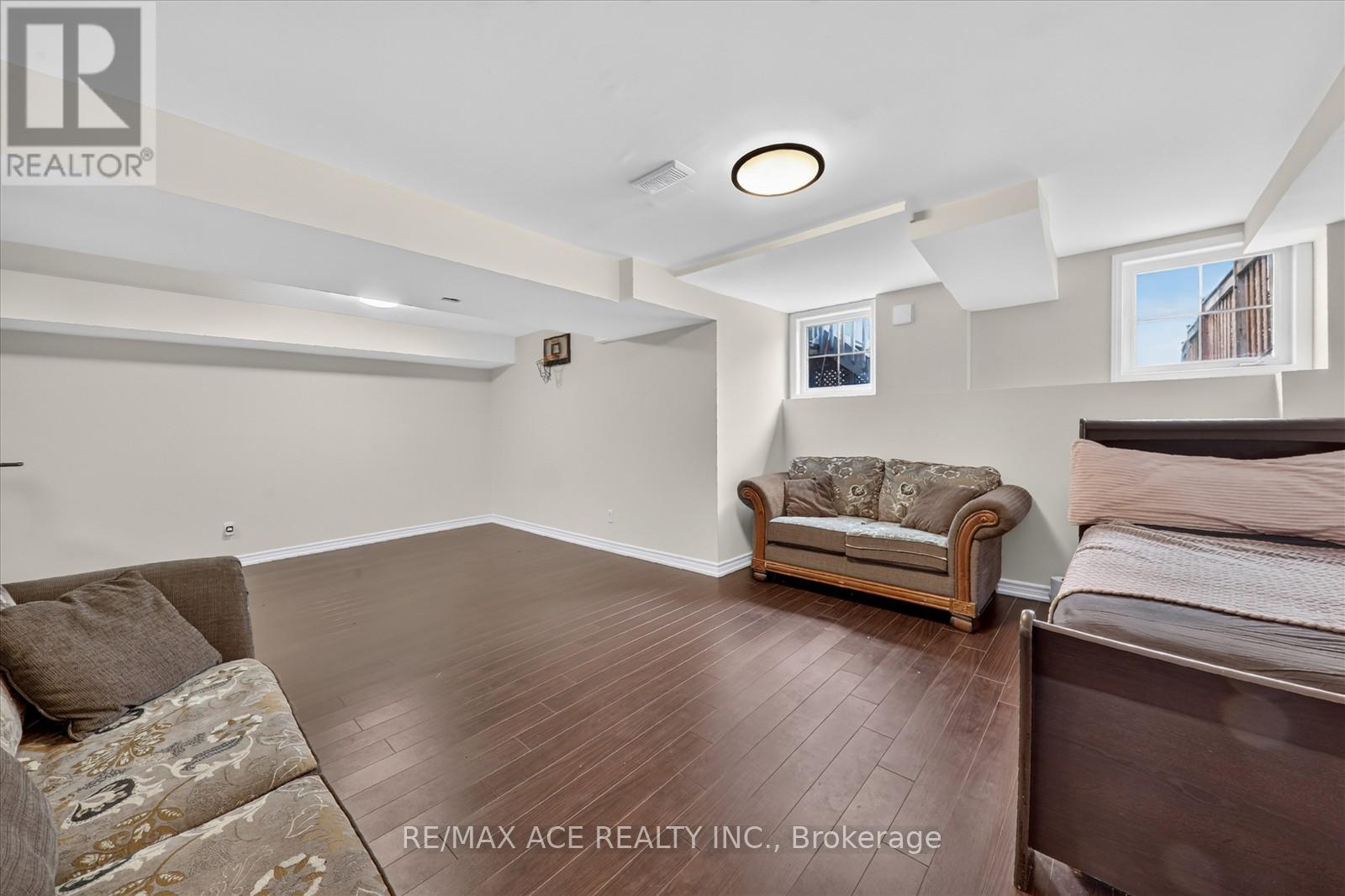 28 HURST DRIVE - 37