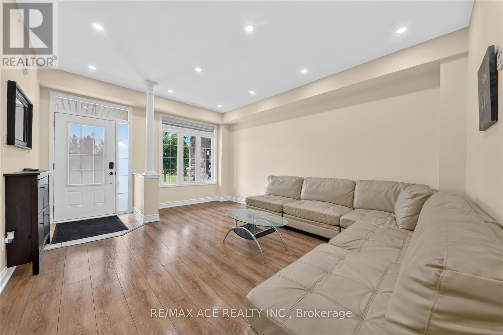 28 HURST DRIVE - 5