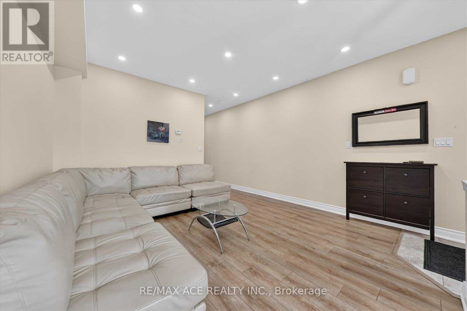 28 HURST DRIVE - 6