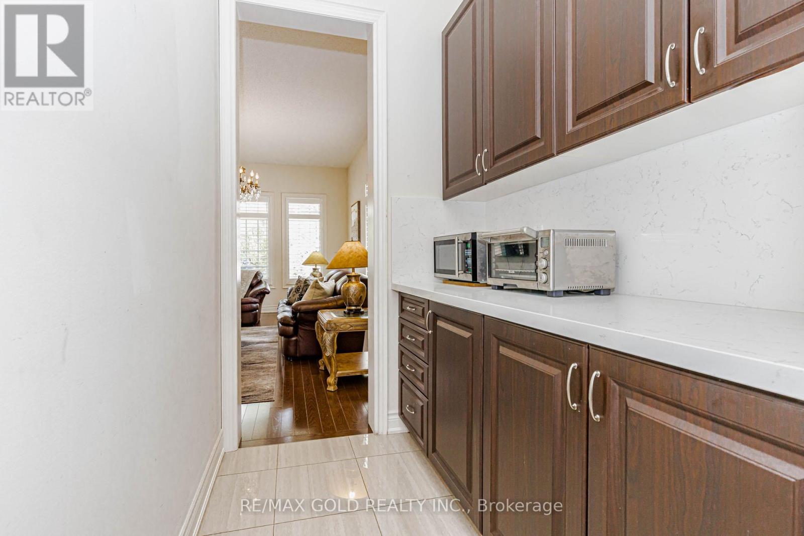 10 FALKLAND ROAD - 13