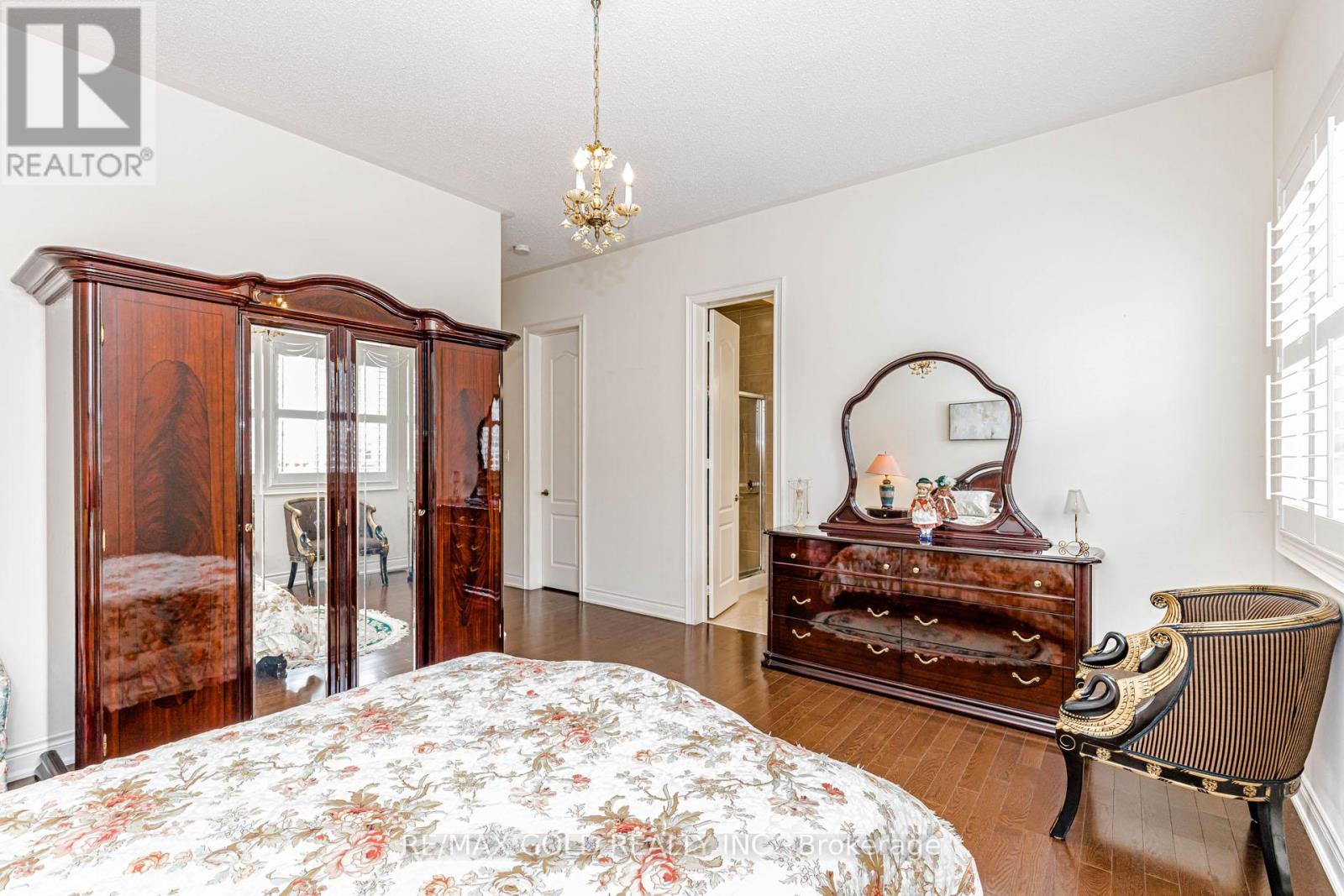 10 FALKLAND ROAD - 19