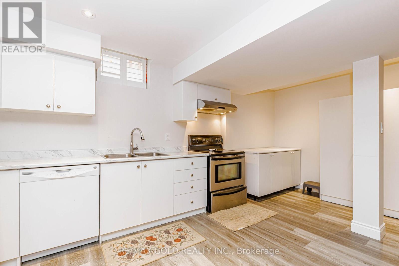 10 FALKLAND ROAD - 37