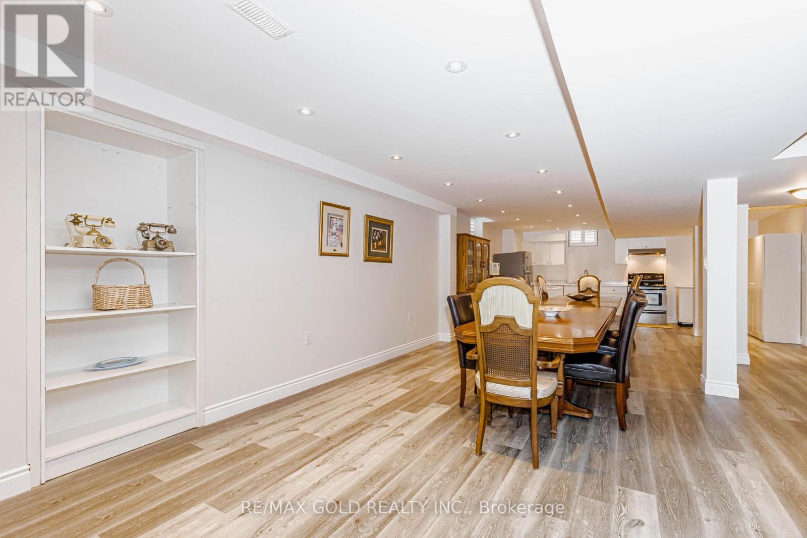 10 FALKLAND ROAD - 33