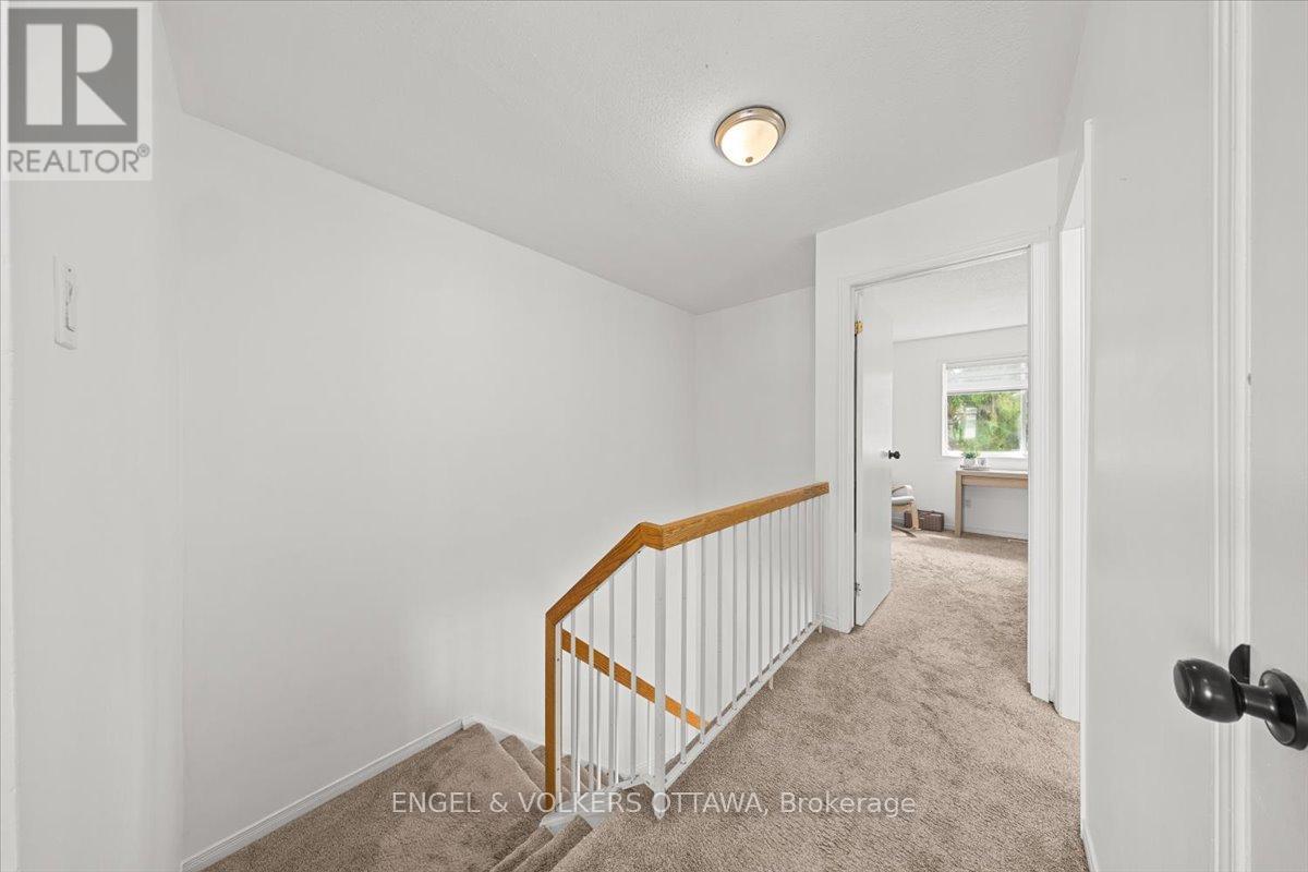 #54 956 COOKSHIRE CRESCENT - 18