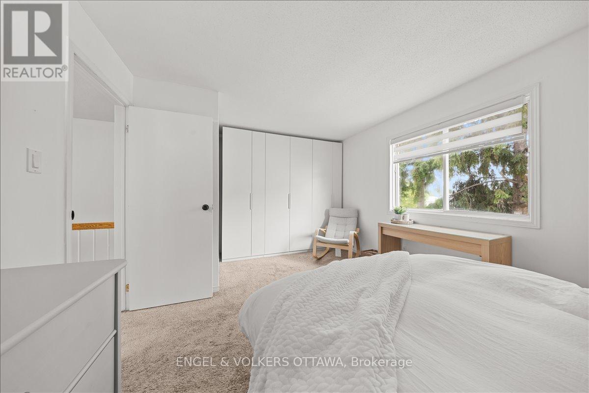 #54 956 COOKSHIRE CRESCENT - 21