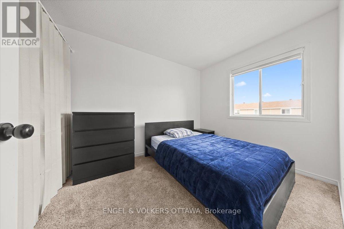 #54 956 COOKSHIRE CRESCENT - 23