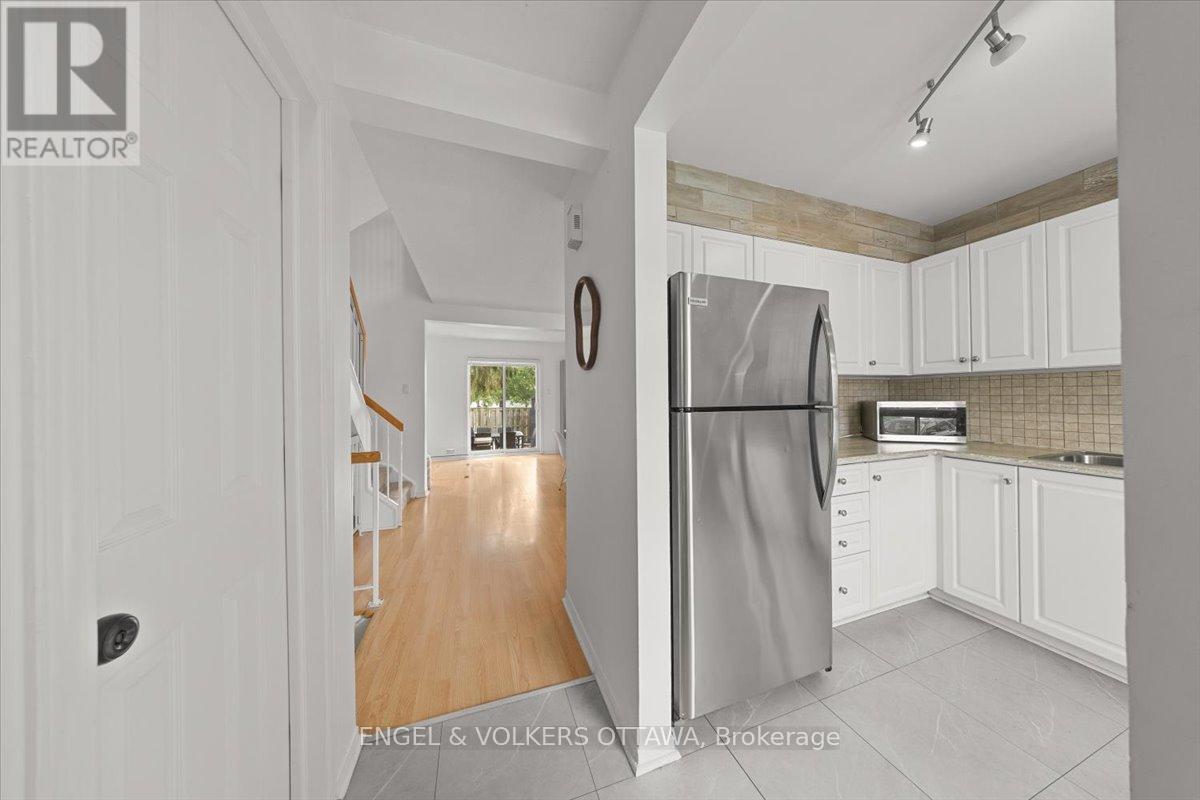 #54 956 COOKSHIRE CRESCENT - 7