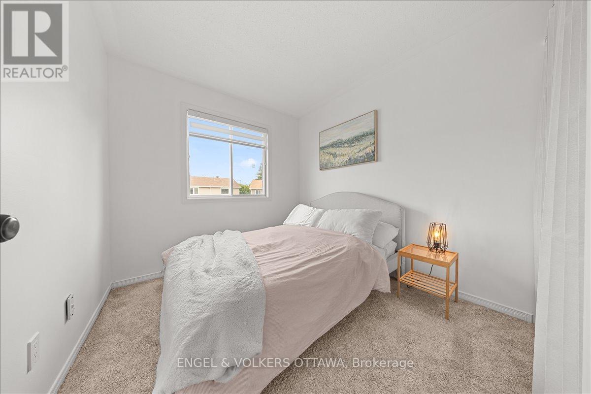 #54 956 COOKSHIRE CRESCENT - 22