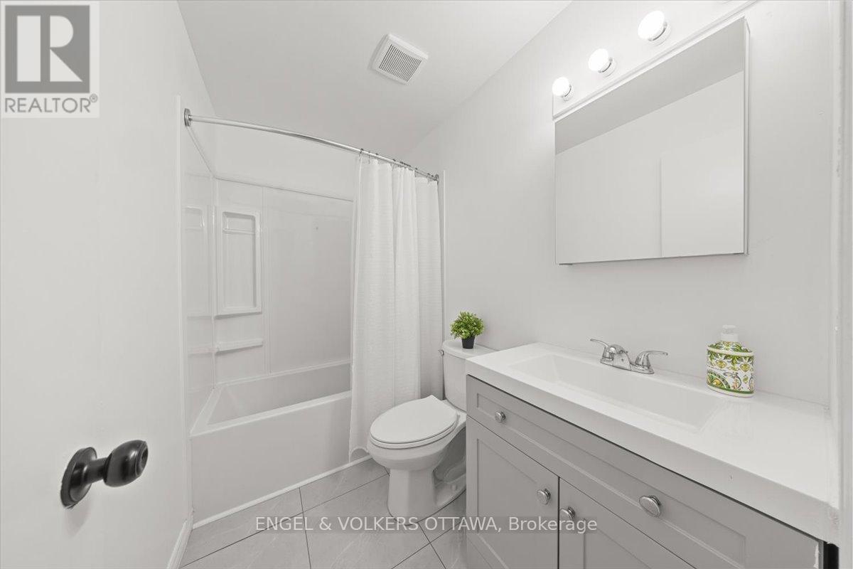 #54 956 COOKSHIRE CRESCENT - 24