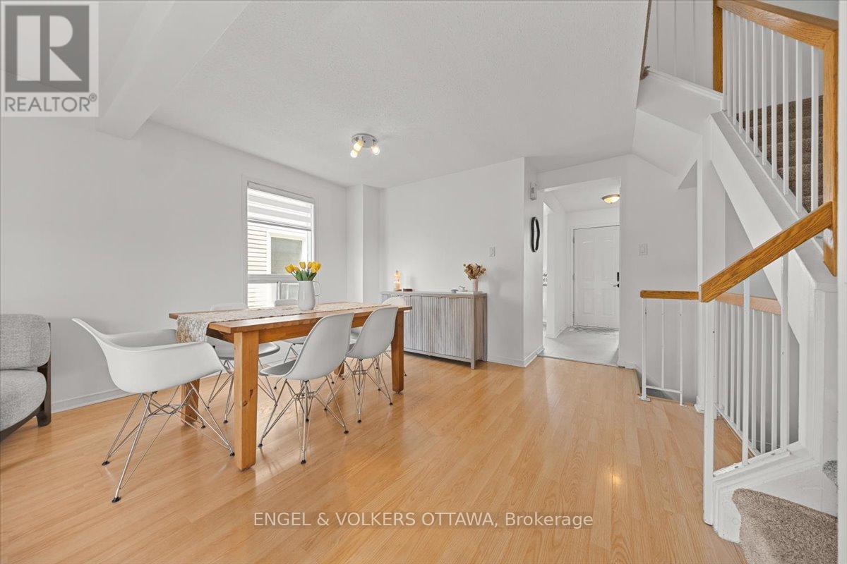 #54 956 COOKSHIRE CRESCENT - 4