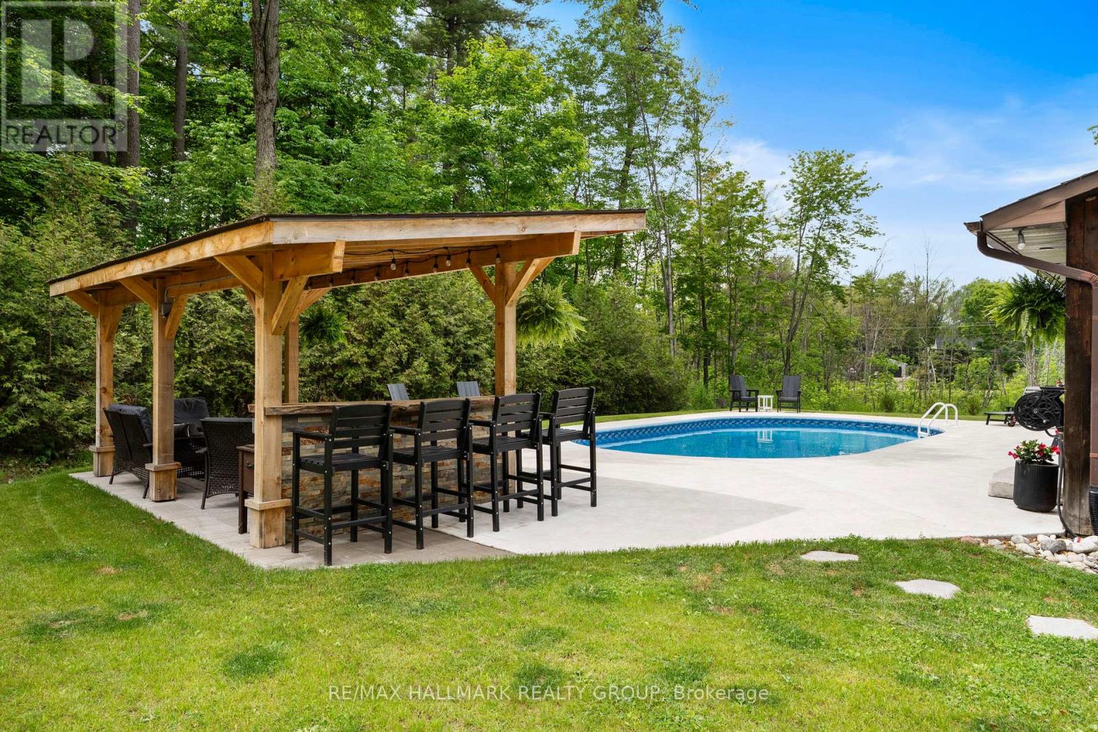 408 YOLE CRESCENT - 3