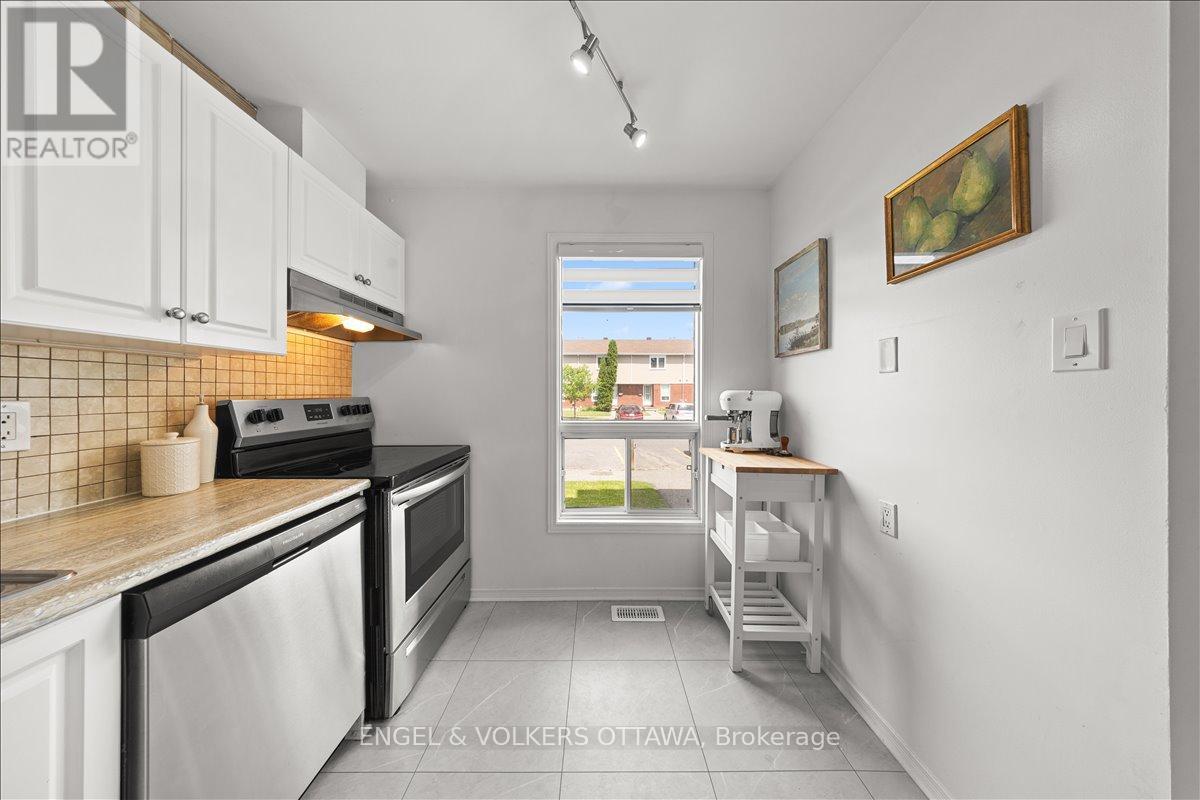 #54 956 COOKSHIRE CRESCENT - 9