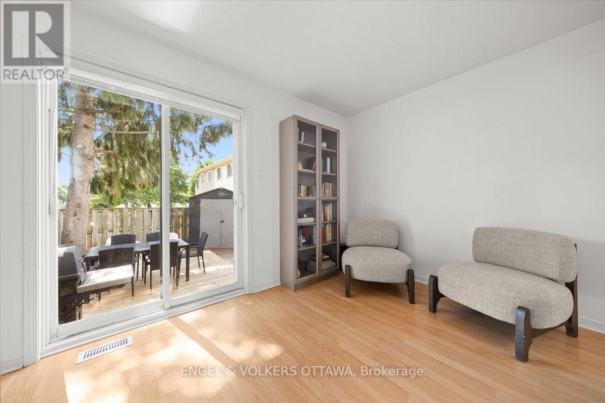 #54 956 COOKSHIRE CRESCENT - 13