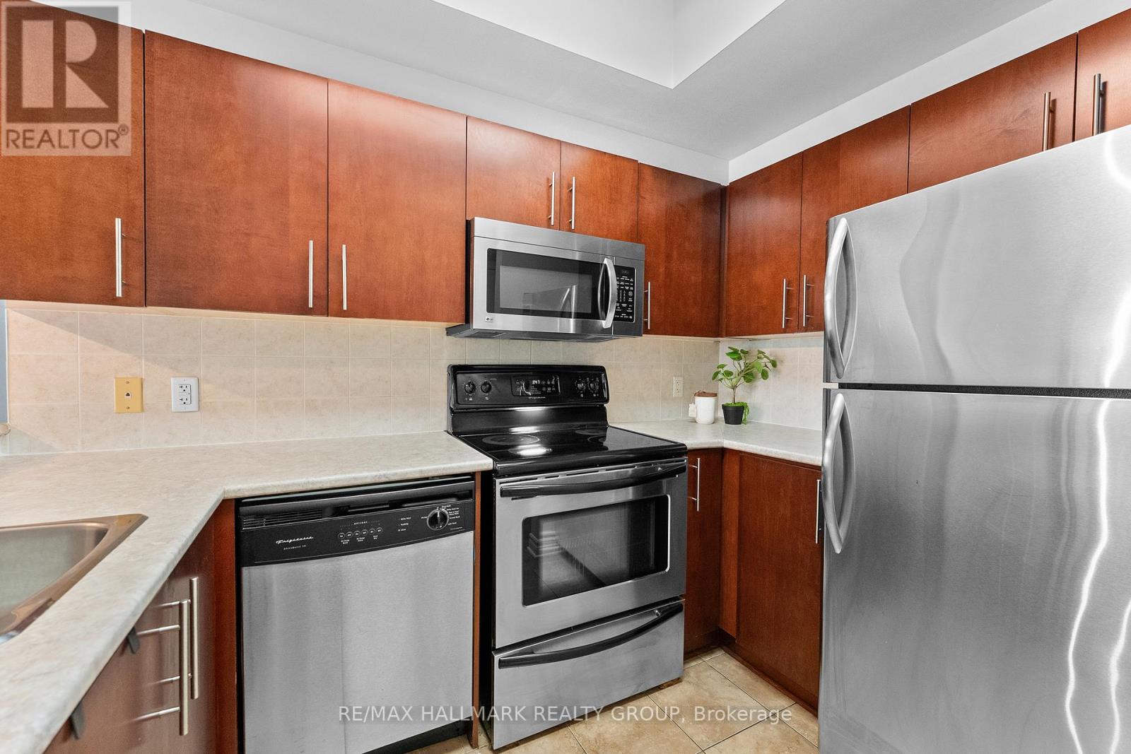 1 Bed, 1 Bath House for Sale in Ottawa – 1702 – 200 RIDEAU STREET, Ottawa – MLS# X13470002 - Image 15