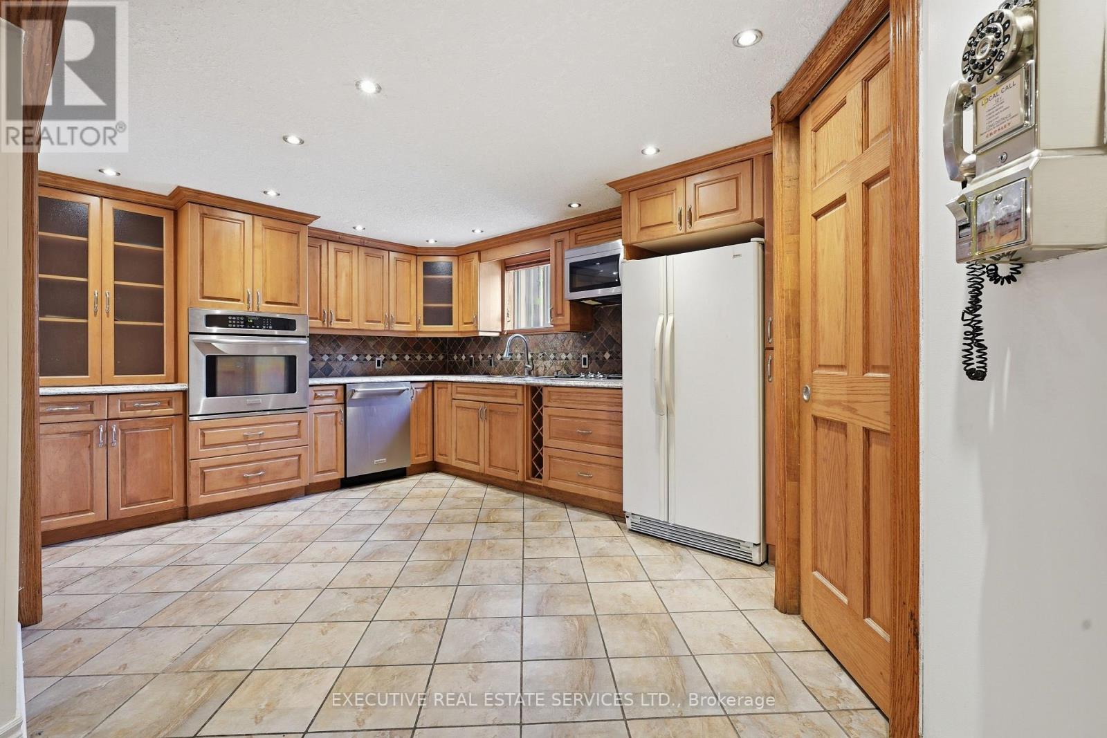 207 CHRISTOPHER DRIVE - 15