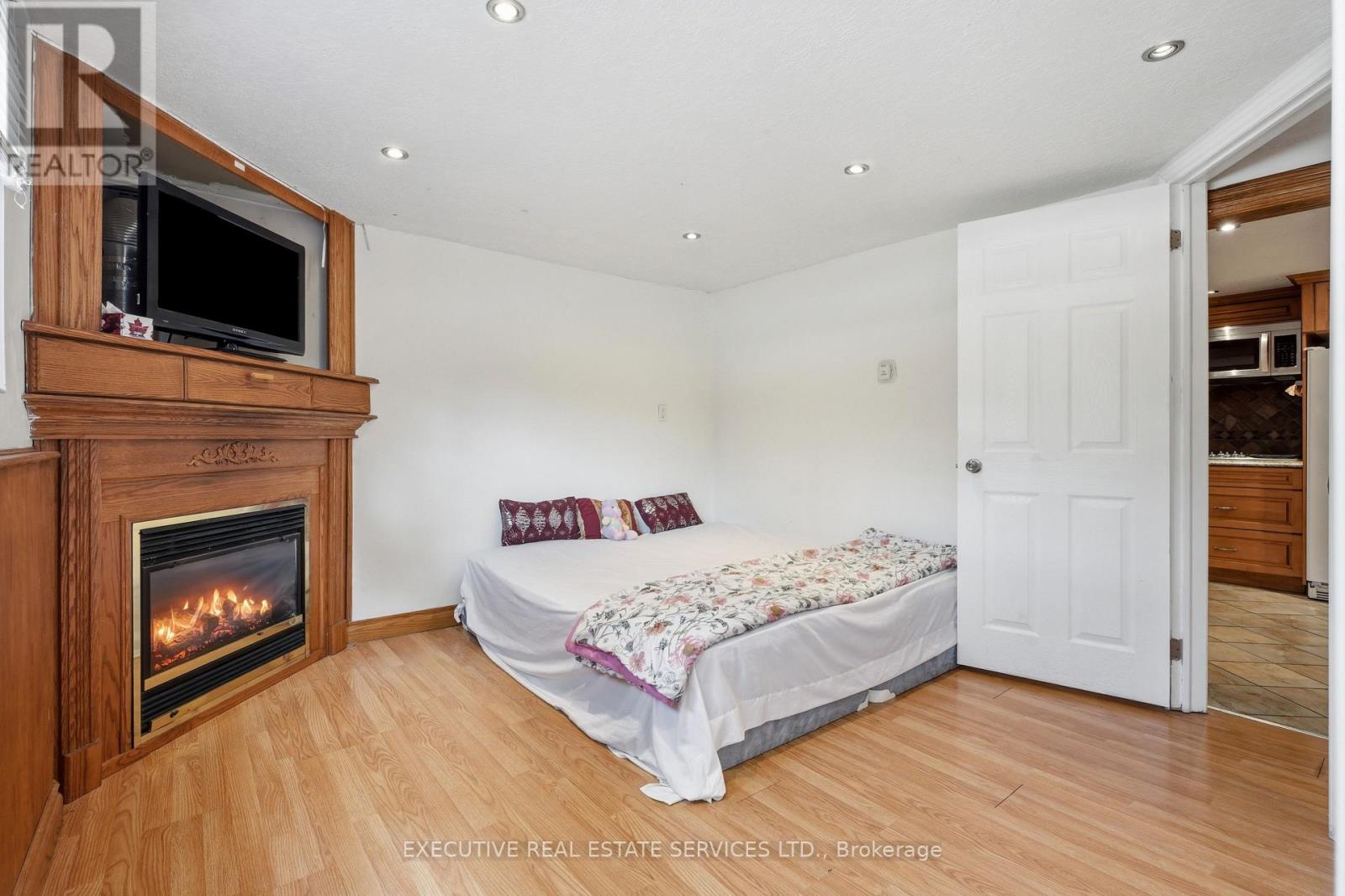 207 CHRISTOPHER DRIVE - 13