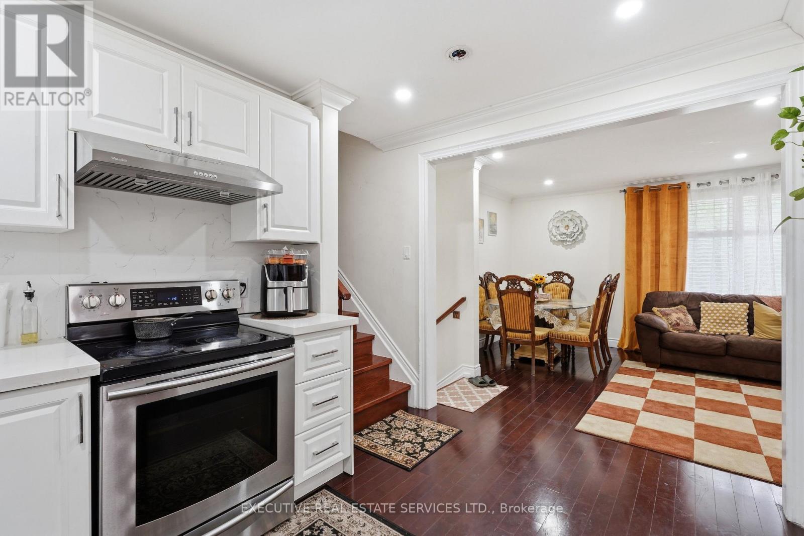 207 CHRISTOPHER DRIVE - 34