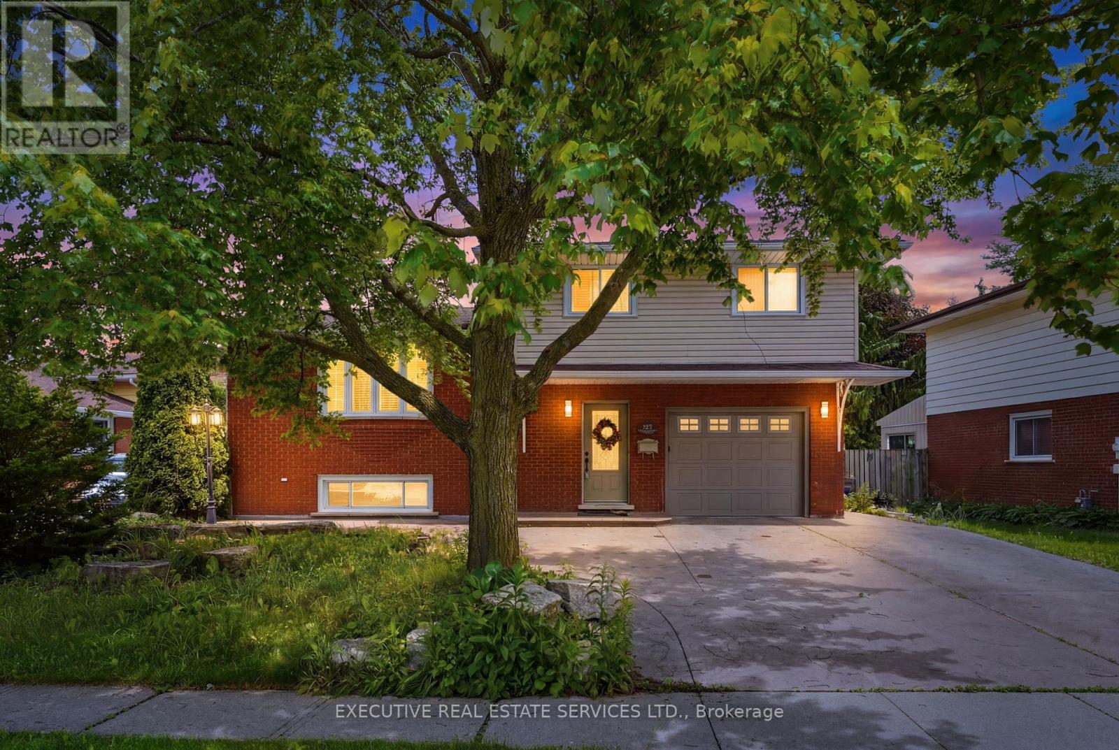 207 CHRISTOPHER DRIVE - 3