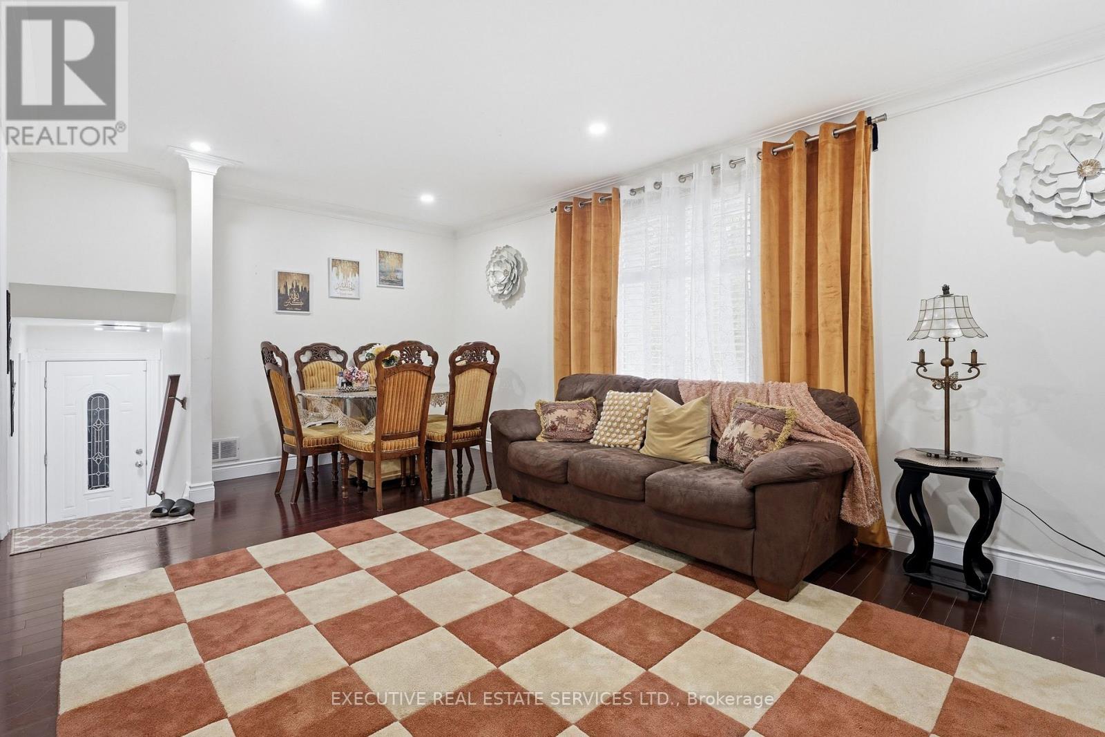 207 CHRISTOPHER DRIVE - 8