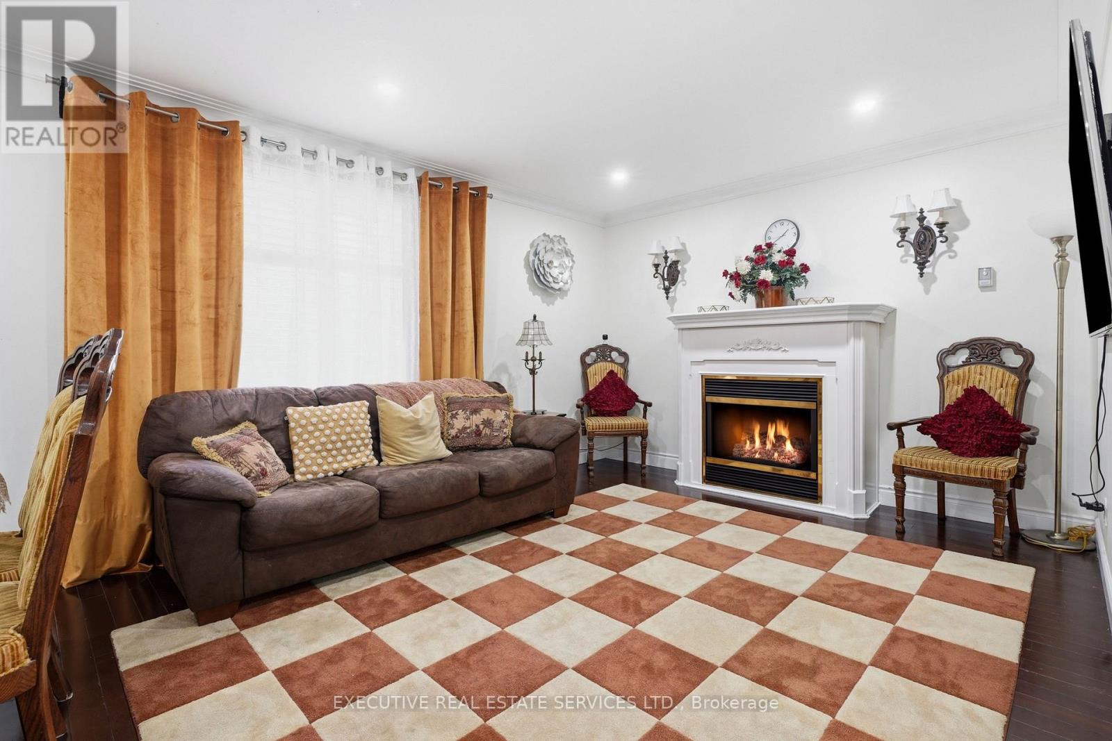207 CHRISTOPHER DRIVE - 6