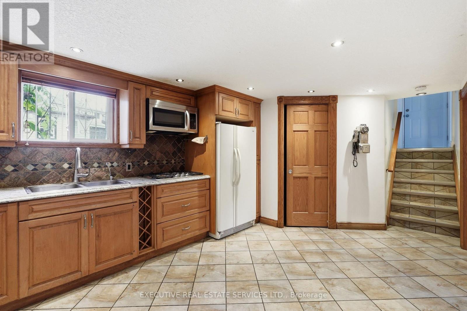 207 CHRISTOPHER DRIVE - 16
