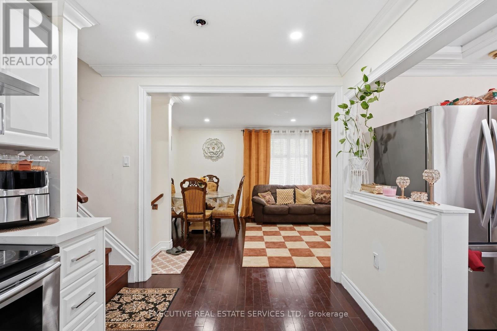 207 CHRISTOPHER DRIVE - 33