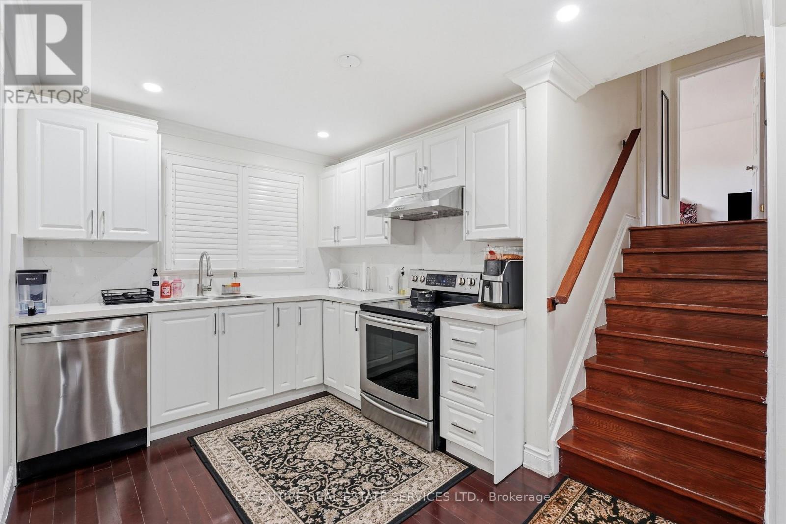 207 CHRISTOPHER DRIVE - 9