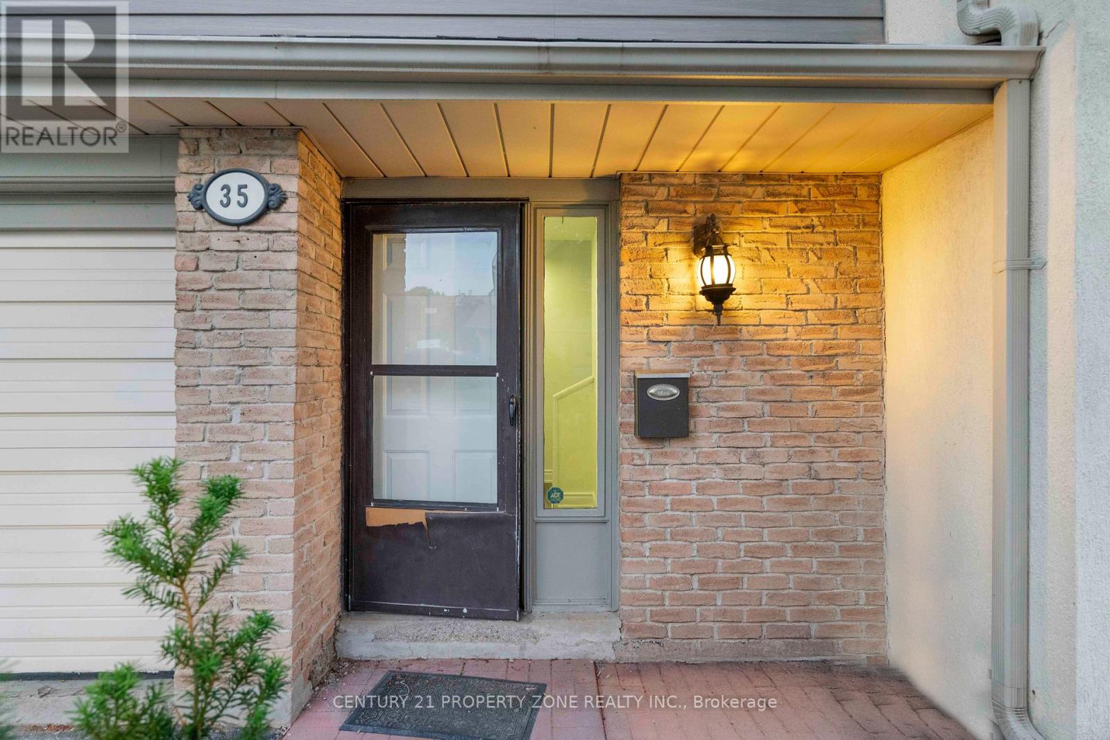 35 ASHTON CRESCENT - 2