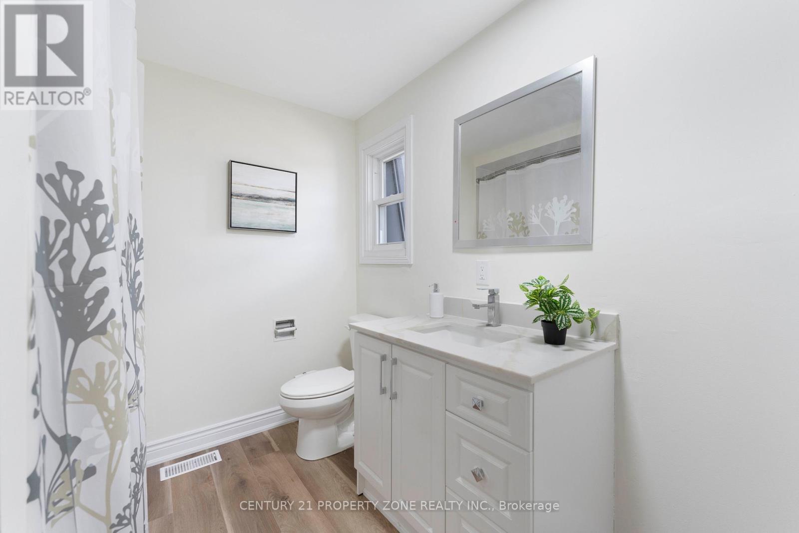 35 ASHTON CRESCENT - 23