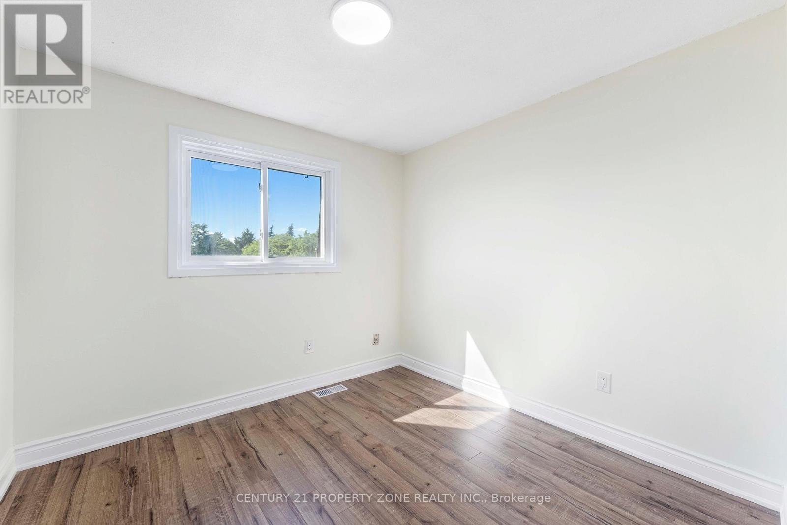 35 ASHTON CRESCENT - 26