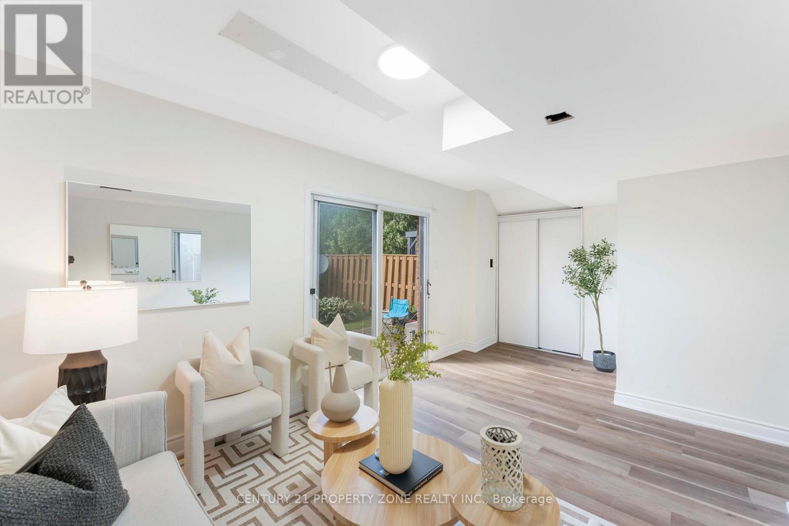 35 ASHTON CRESCENT - 7