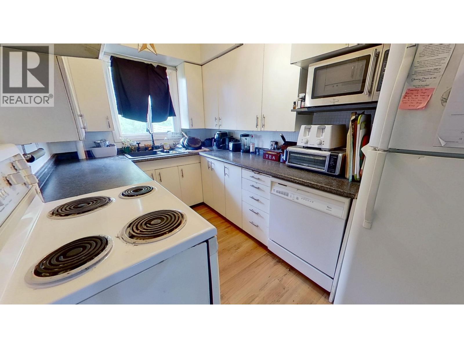 8408 94 AVENUE - 8