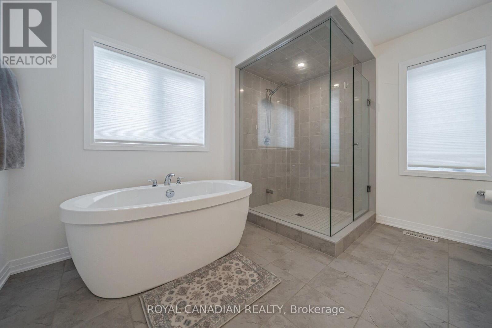 87 SOULES SQUARE - 40